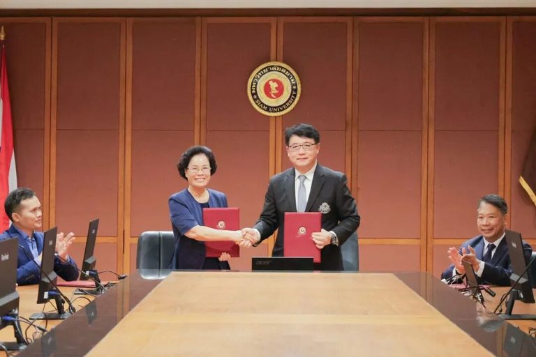 7月23日，广西外国语学院与暹罗大学正式签署合作备忘录