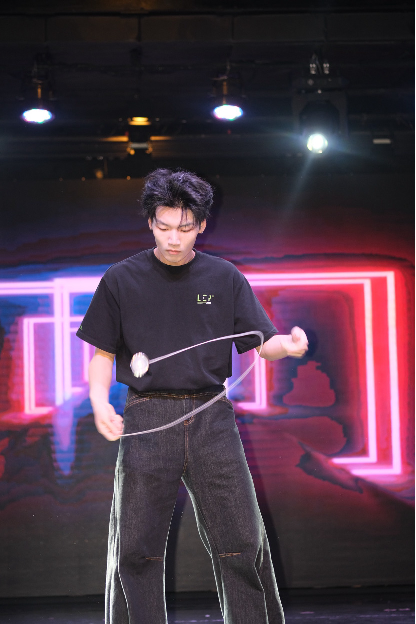 杜瑜稼同学悠悠球表演《The Code》